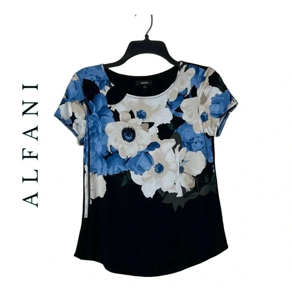 1872. ALFANI SHORT SLEEVE BLOUSE BLACK BACKGROUND WITH BLUE/CREAM FLORAL SIZE PS